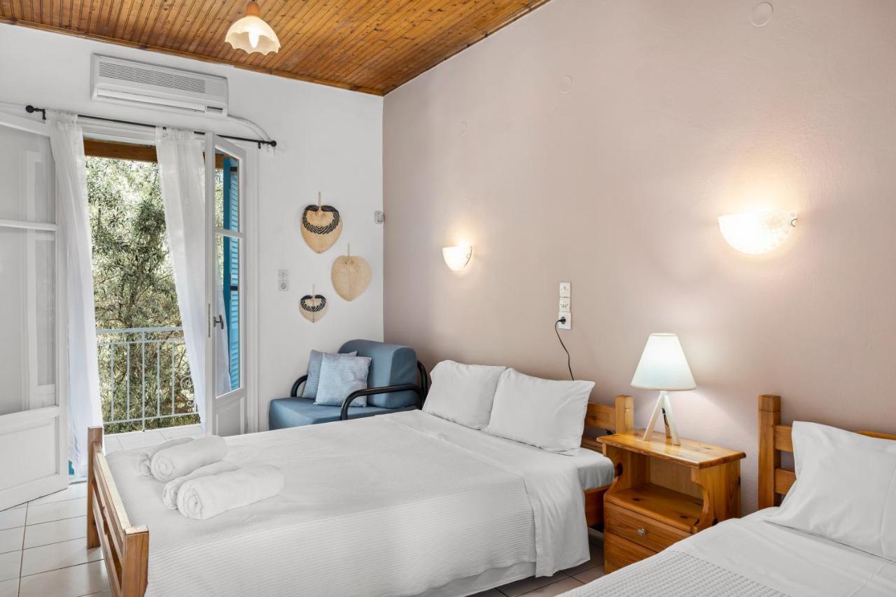 Oceanis Rooms Mikros Gialos Extérieur photo