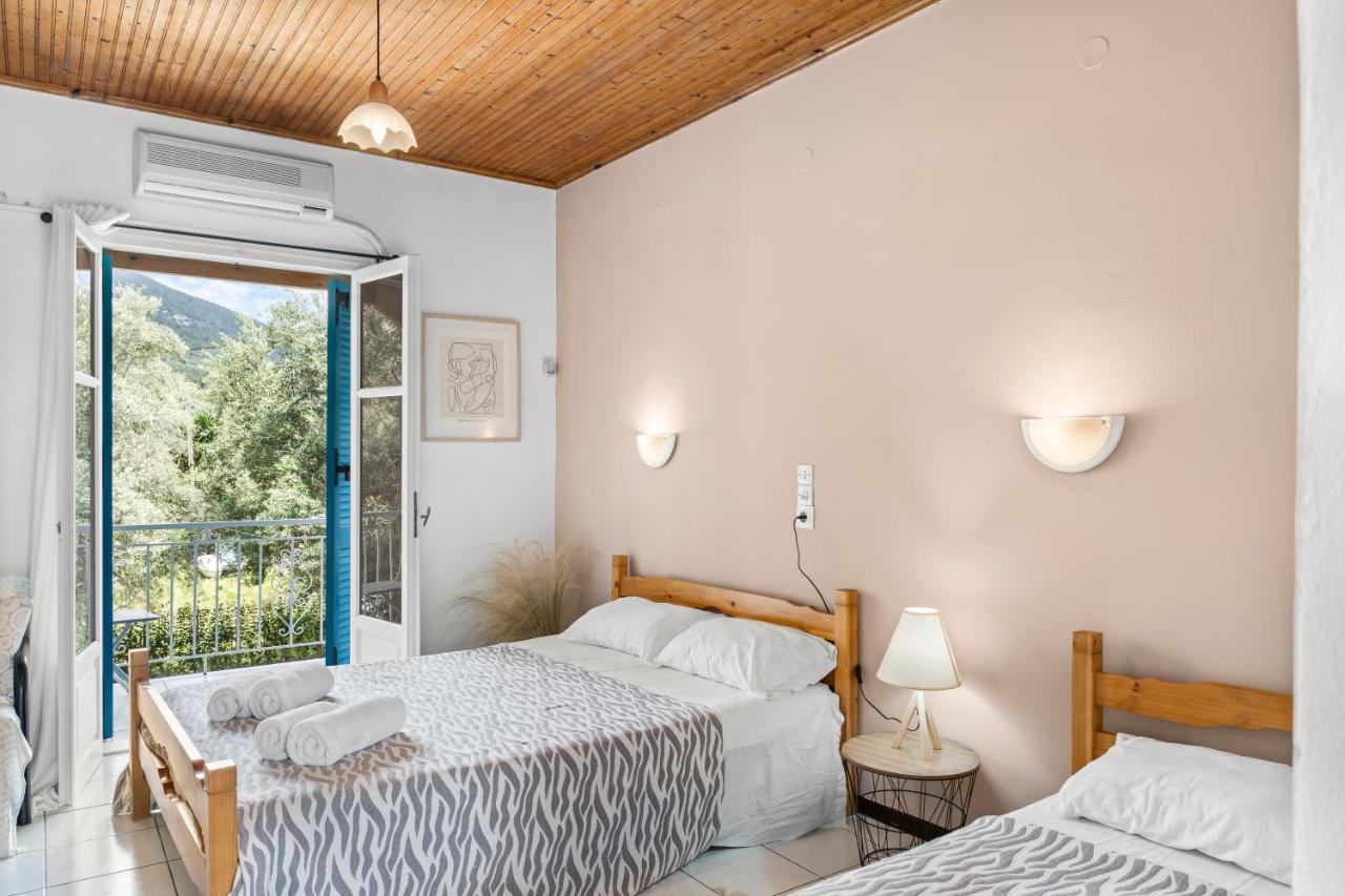 Oceanis Rooms Mikros Gialos Extérieur photo