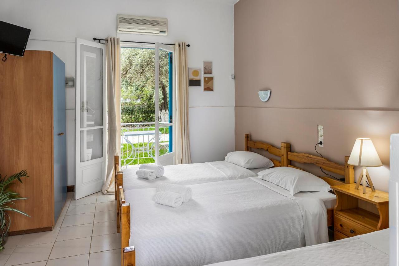 Oceanis Rooms Mikros Gialos Extérieur photo
