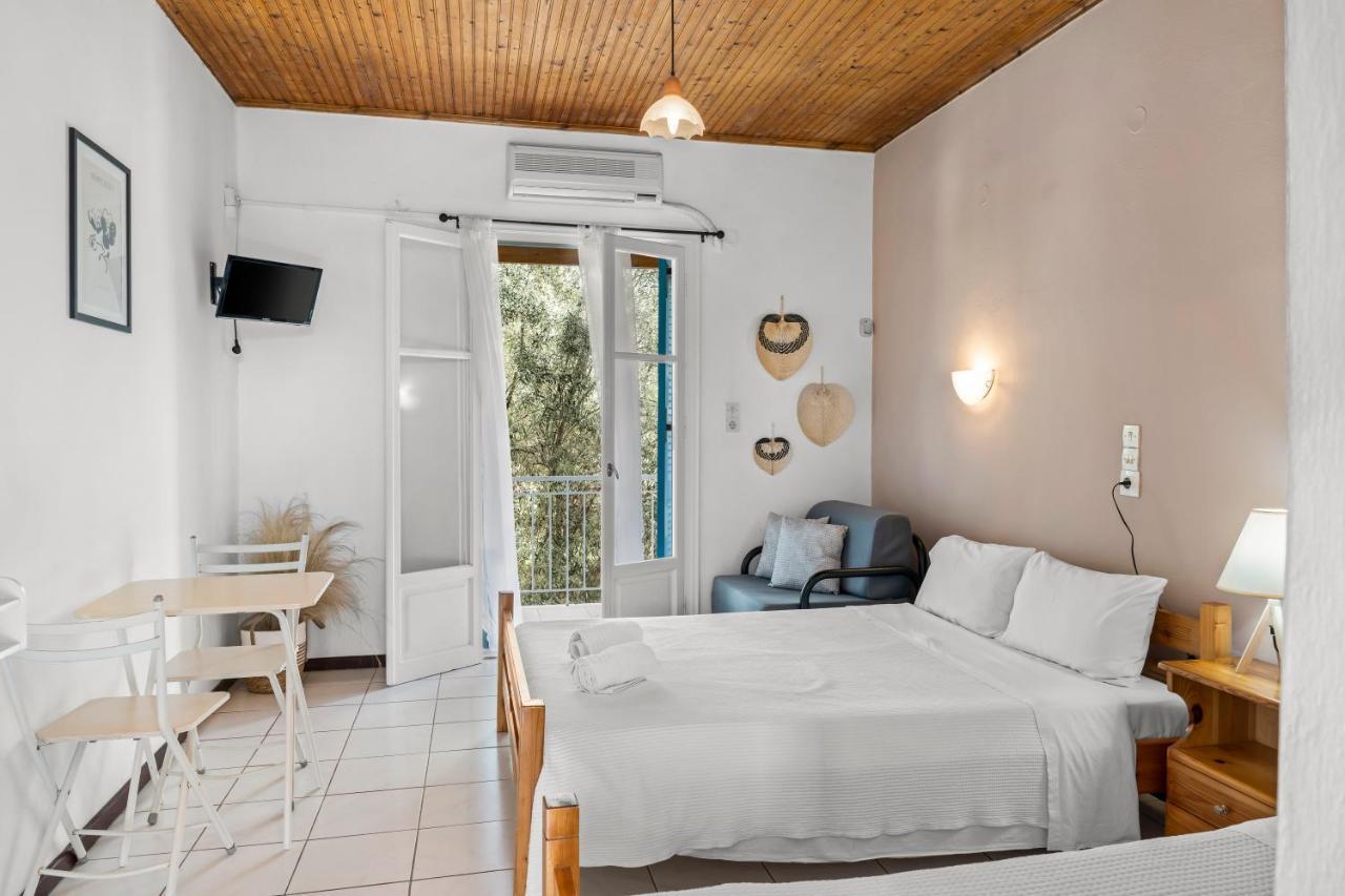 Oceanis Rooms Mikros Gialos Extérieur photo