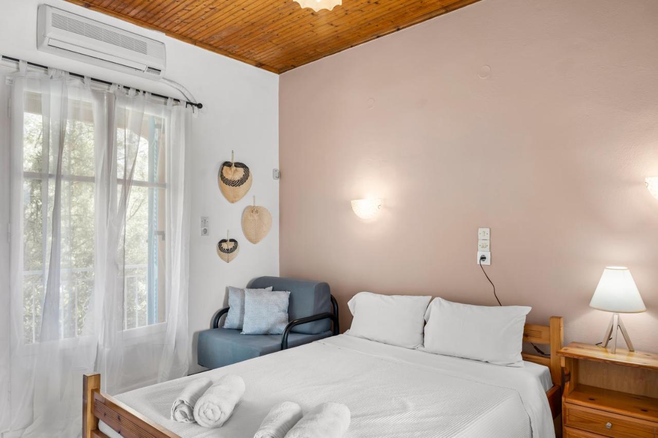 Oceanis Rooms Mikros Gialos Extérieur photo