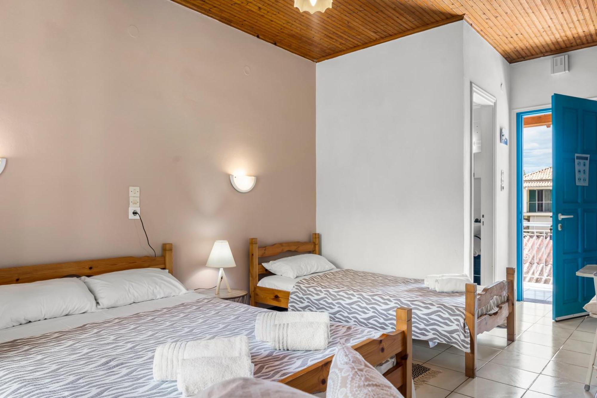 Oceanis Rooms Mikros Gialos Extérieur photo