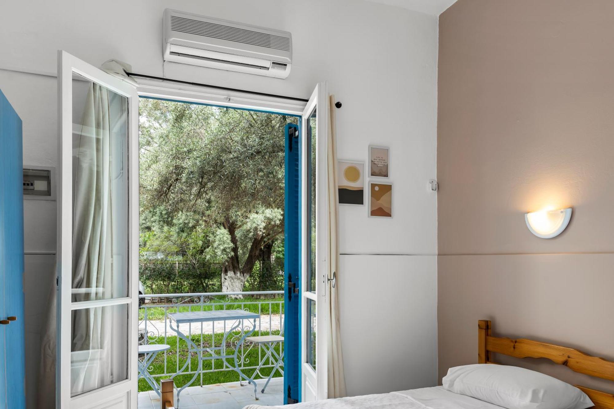 Oceanis Rooms Mikros Gialos Extérieur photo